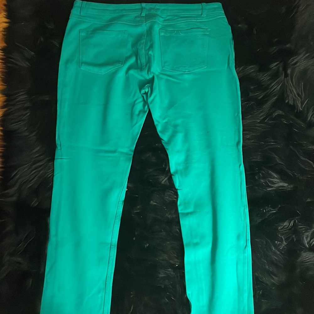 Green - Picture 2 of 2